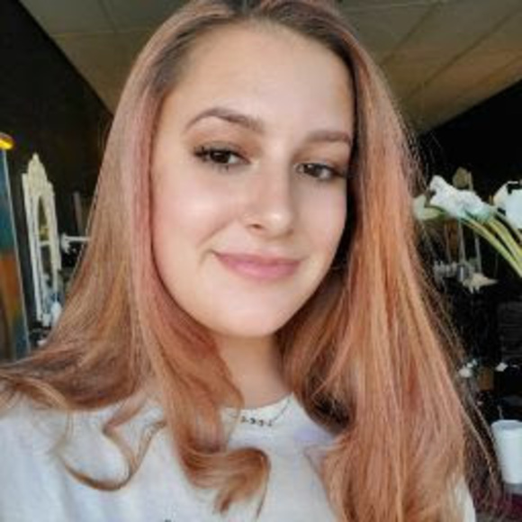 Meet your Posher, Alyssa - Picture 1 of 1